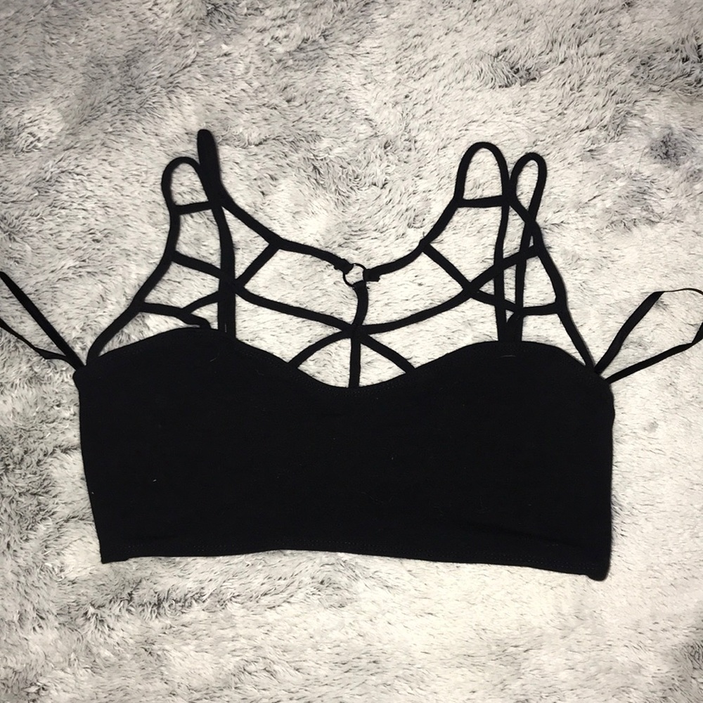 SaboSkirt 🖤 Size medium black crop top